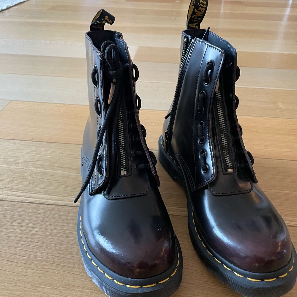 Dr. Martens the original boot size 9.5